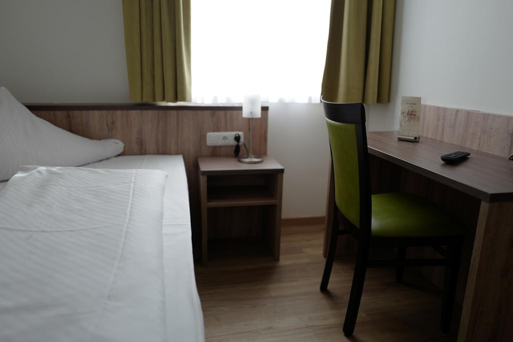 Hotel Stern Gersthofen Exteriör bild