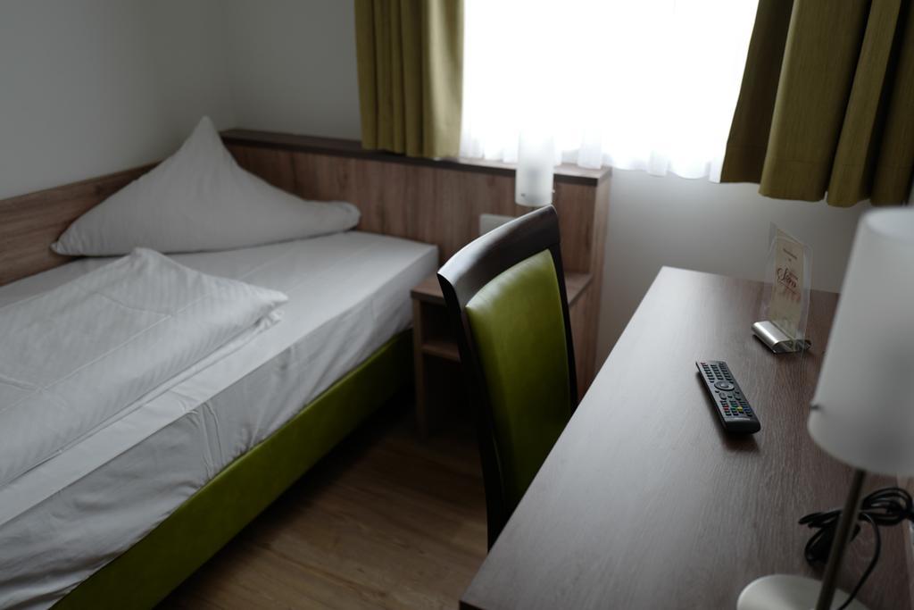 Hotel Stern Gersthofen Exteriör bild